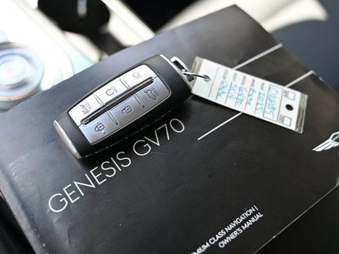 Used 2025 Genesis GV70 2.5T AWD/4WD image 33