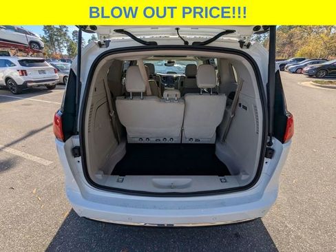 Used 2019 Chrysler Pacifica Limited w/ Advanced Safetytec Group image 13