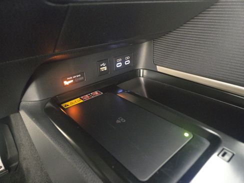 Used 2025 Toyota Camry SE image 26