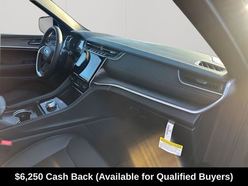 New 2025 Jeep Grand Cherokee Limited w/ Black Appearance Package RWD image 15