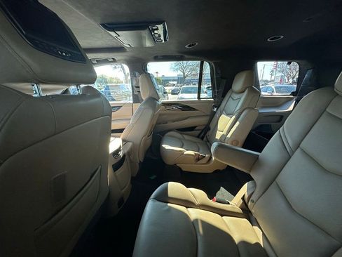 Used 2019 Cadillac Escalade Platinum image 9