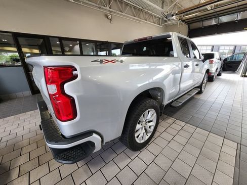 Used 2020 Chevrolet Silverado 1500 Custom w/ Custom Value Package AWD/4WD image 3