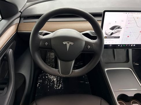 Used 2023 Tesla Model Y Performance AWD/4WD image 14