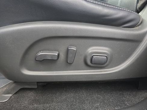 Used 2020 Nissan Pathfinder Platinum FWD image 24