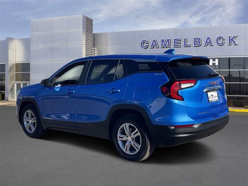 Used 2024 GMC Terrain SLE image 3