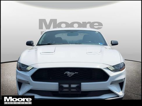 Used 2018 Ford Mustang Coupe RWD image 8