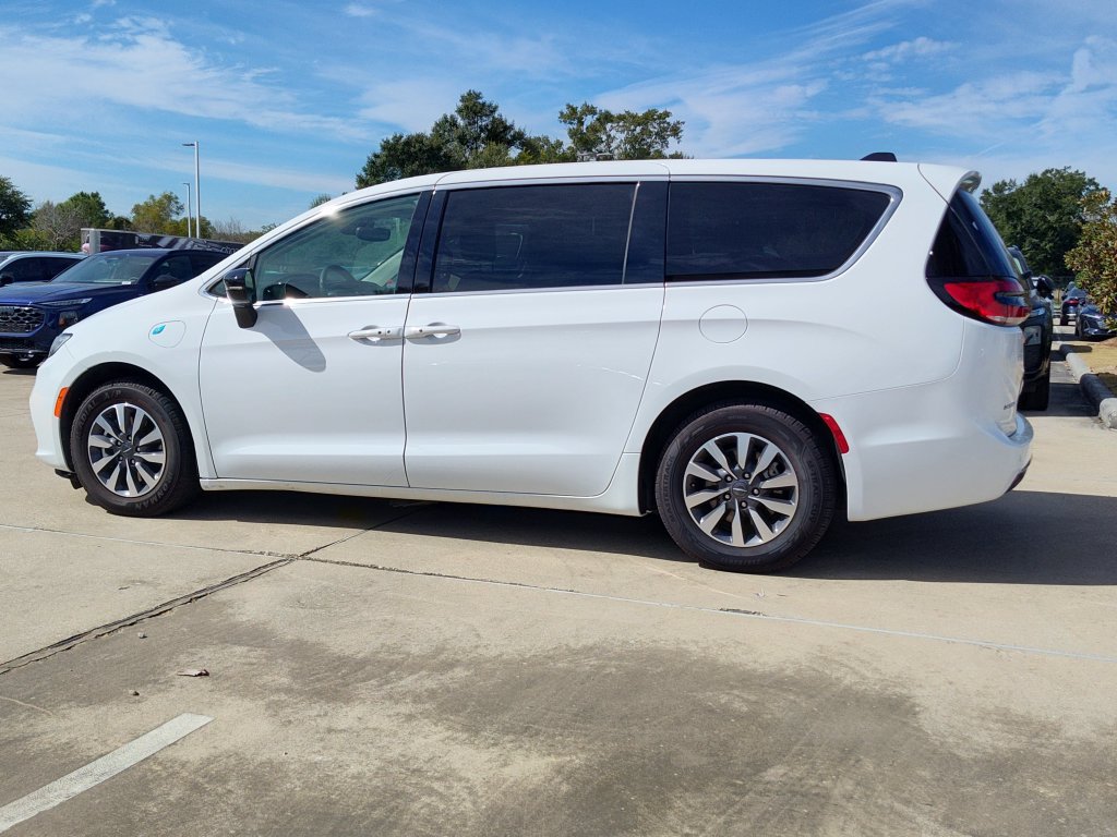 Used 2024 Chrysler Pacifica Limited FWD image 5