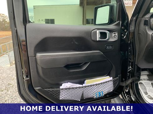 Used 2020 Jeep Gladiator Overland image 12