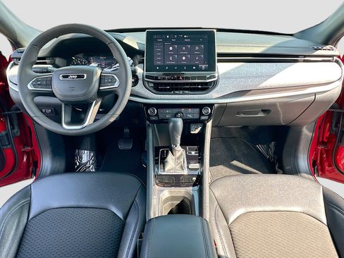 Used 2024 Jeep Compass Latitude image 3