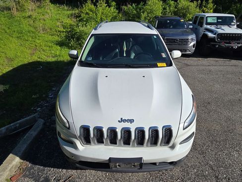 Used 2018 Jeep Cherokee Latitude Plus w/ Cold Weather Group AWD/4WD image 13