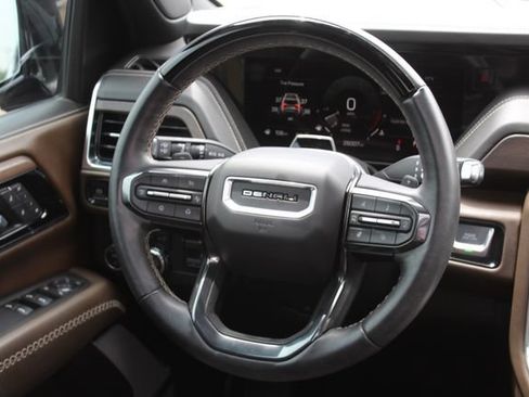 Used 2025 GMC Yukon Denali Ultimate w/ LPO, Floor Liner Package AWD/4WD image 24