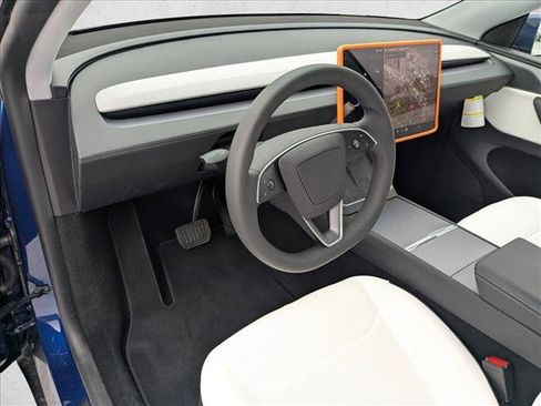Used 2026 Tesla Model Y 2WD image 9