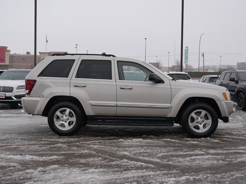 Used 2007 Jeep Grand Cherokee Limited image 2