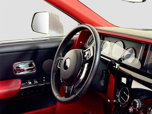 Used 2018 Rolls-Royce Phantom Sedan image 40