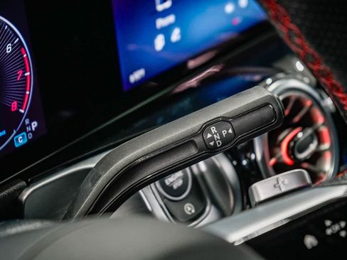 Used 2025 Mercedes-Benz GLB 250 image 20