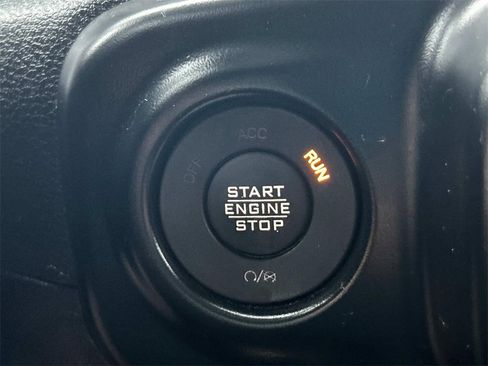 Used 2022 Jeep Wrangler Unlimited Sport image 32