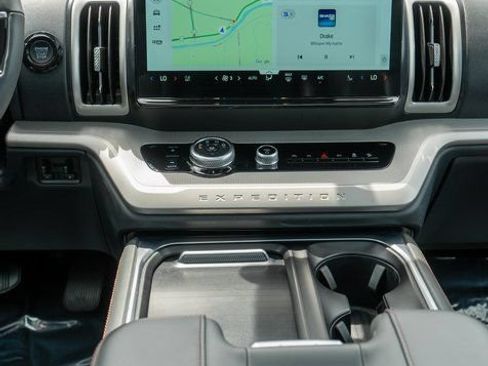 Used 2025 Ford Expedition Active AWD/4WD image 15