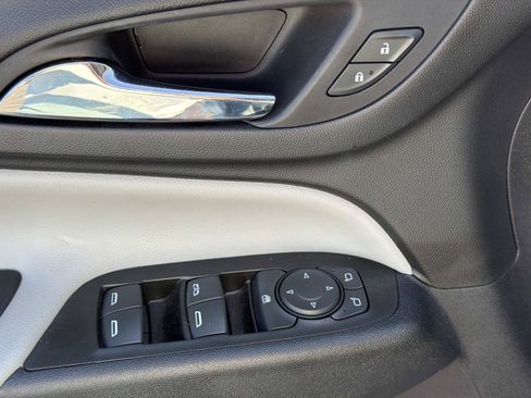 Certified 2022 Chevrolet Equinox LS w/ LS Convenience Package FWD image 11