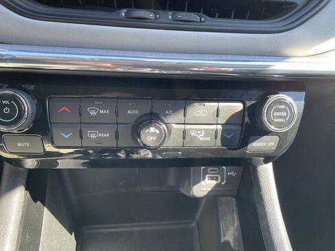 Used 2022 Jeep Compass Limited image 22