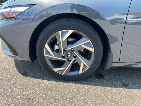 Used 2025 Hyundai Elantra Limited FWD image 10