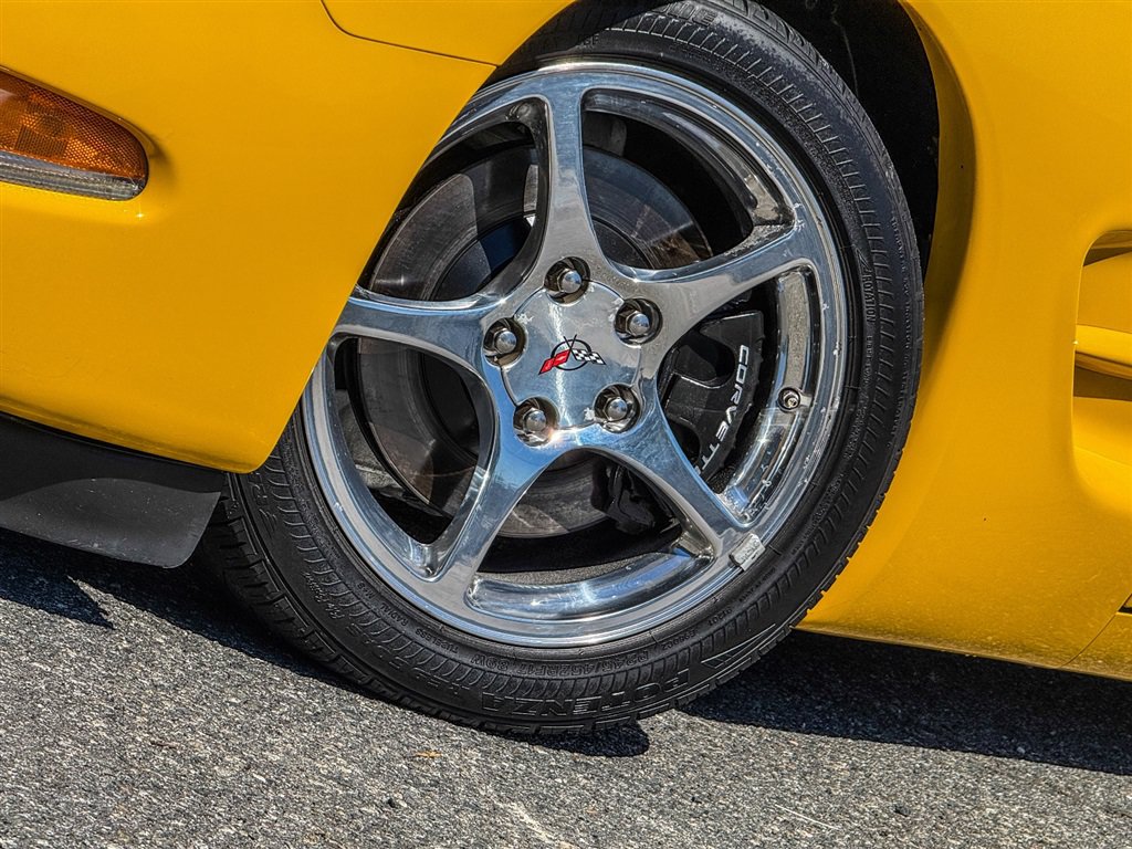 Used 2003 Chevrolet Corvette Coupe w/ Preferred Equipment Group RWD image 9