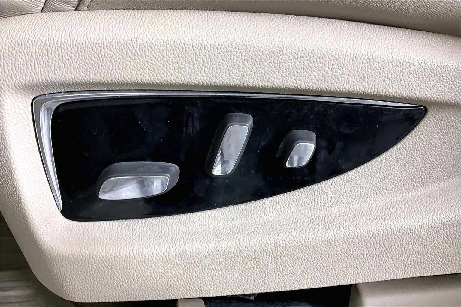 Used 2015 Cadillac Escalade ESV 2WD image 30