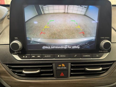 Used 2025 Nissan Altima 2.5 SV FWD image 19