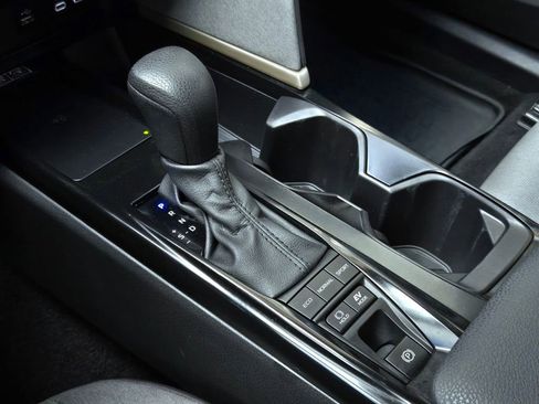 Used 2025 Toyota Camry LE image 18