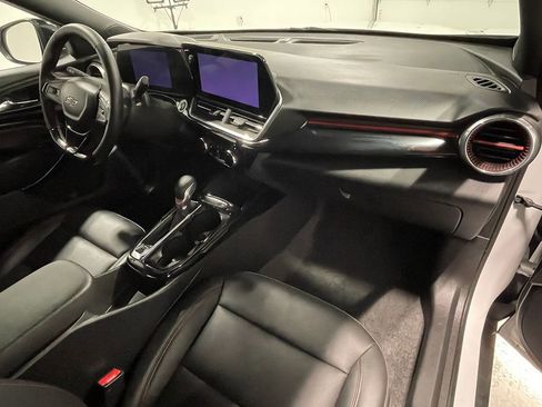 Used 2024 Chevrolet Trax RS FWD image 28