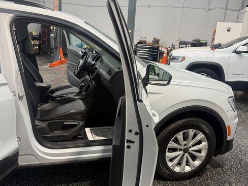 Used 2018 Volkswagen Tiguan SE w/ Panoramic Sunroof Package FWD image 32