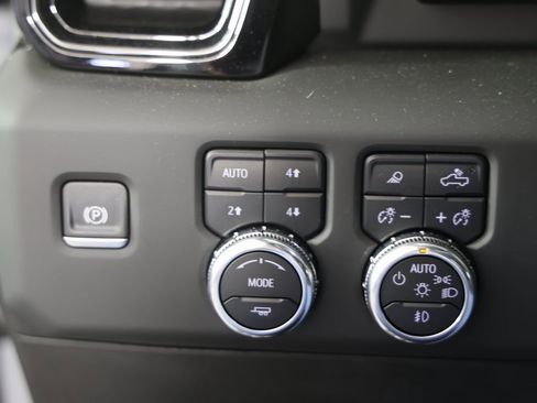 Certified 2025 GMC Sierra 2500 AT4 w/ Technology Package image 28