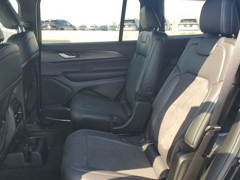 New 2025 Jeep Grand Cherokee L Altitude image 15