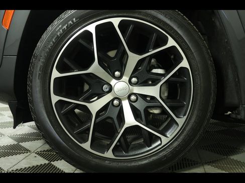 Used 2022 Jeep Grand Cherokee Summit image 9