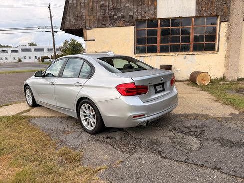 Used 2018 BMW 320i xDrive Sedan image 5