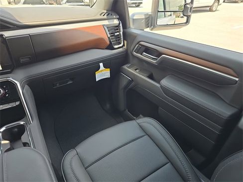 New 2025 GMC Sierra 2500 Denali image 17