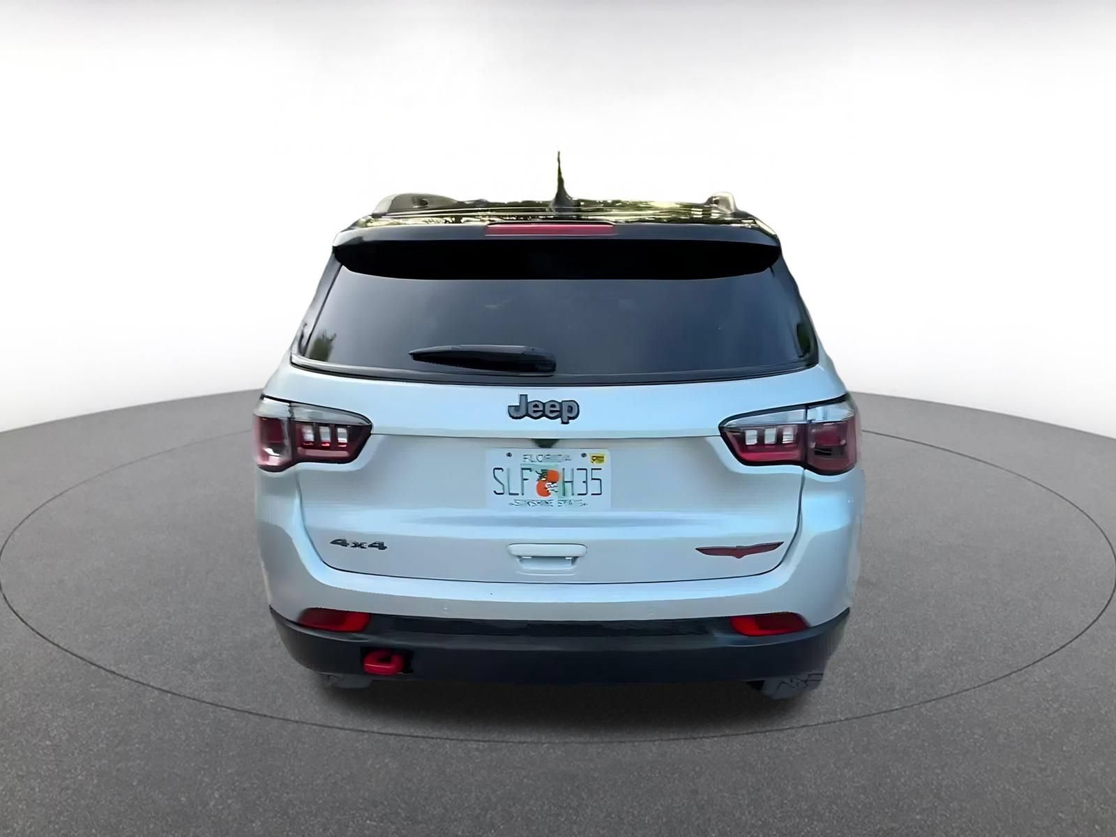 Used 2025 Jeep Compass Trailhawk AWD/4WD image 10