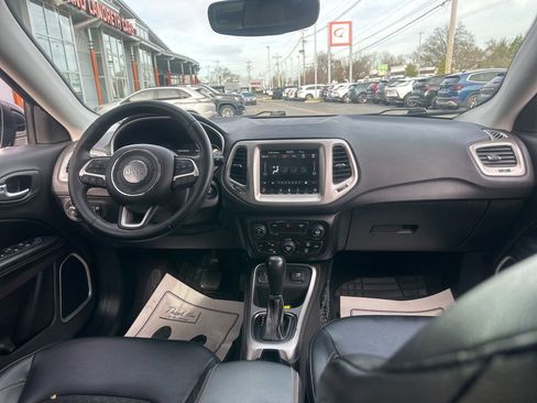 Used 2018 Jeep Compass Latitude w/ Popular Equipment Group image 12