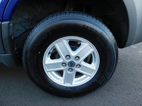 Used 2005 Ford Escape XLS image 16