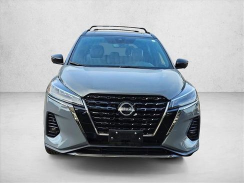 Used 2023 Nissan Kicks SR w/ SR Premium Package image 2