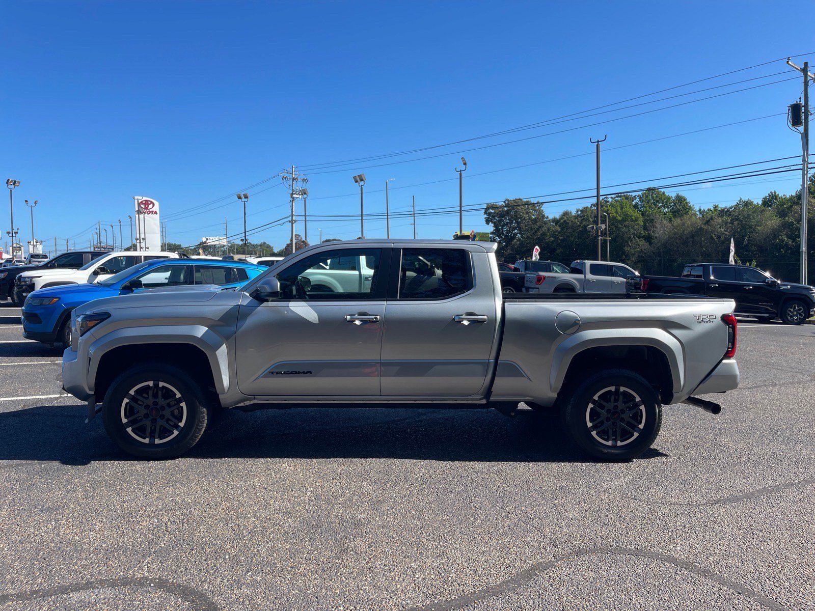 Used 2025 Toyota Tacoma TRD Sport AWD/4WD image 13