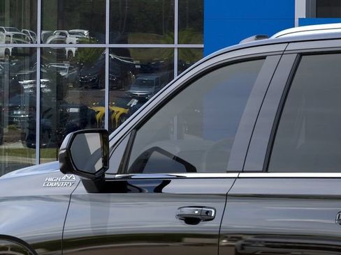New 2026 Chevrolet Suburban High Country AWD/4WD image 12