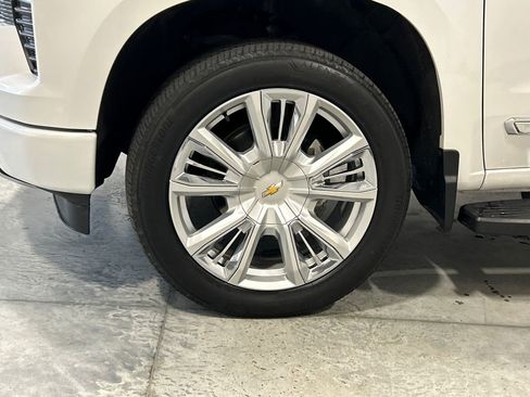 Used 2024 Chevrolet Silverado 1500 High Country w/ High Country Premium Package AWD/4WD image 11