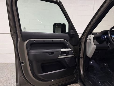 Used 2022 Land Rover Defender 110 S image 10