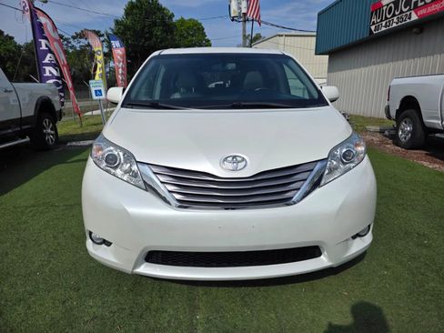 Used 2017 Toyota Sienna XLE w/ XLE Navigation Package image 2