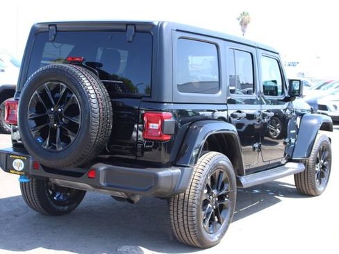 Used 2023 Jeep Wrangler Unlimited Sahara w/ Cold Weather Group AWD/4WD image 5
