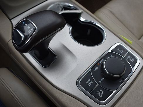 Used 2014 Jeep Grand Cherokee Overland image 28