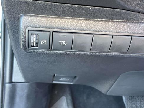 Used 2025 Toyota Corolla LE image 24