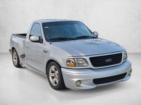 Used 2002 Ford F150 Lightning RWD image 3