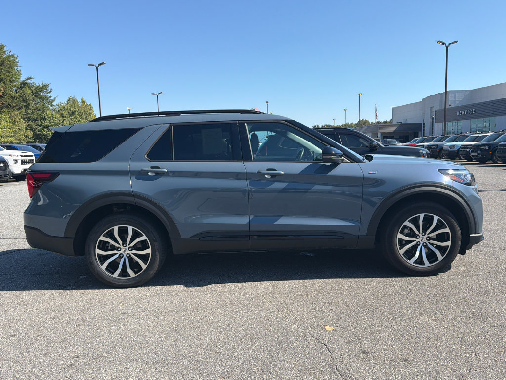 Used 2025 Ford Explorer ST-Line AWD/4WD image 8