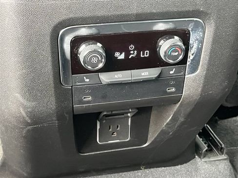 Used 2026 Chevrolet Suburban LT w/ Comfort Package AWD/4WD image 13